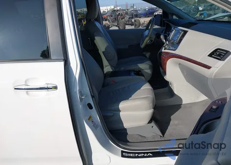 2011 Toyota Sienna Xle V6 из США, поврежденный, VIN 5TDYK3DC7BS010236